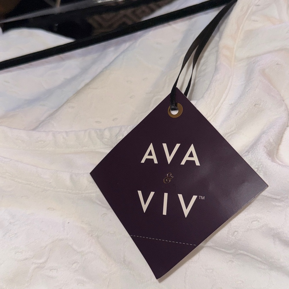 Ava & Viv Elegant White Blouse - Picture 6 of 6